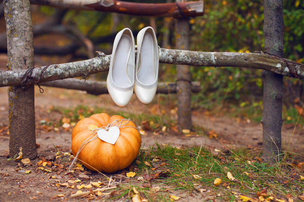 Si quieres una boda realmente original, el otoño y su gama cromática te permitirá organizar una boda romántica en un ambiente cálido y acogedor.